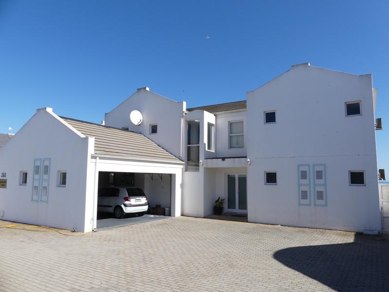 To Let 3 Bedroom Property for Rent in Golden Mile Western Cape